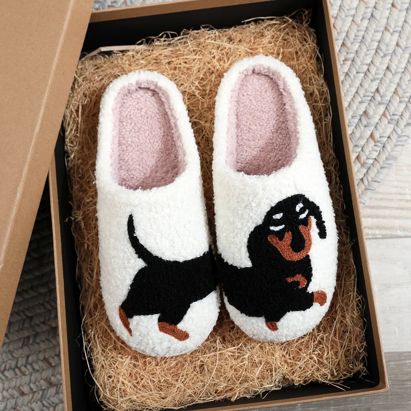 Cosy dachshund plush house slippers – Keptly